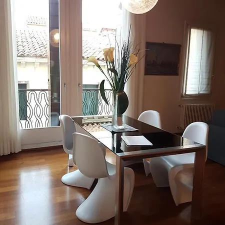 Frari Luxury Apartamento *